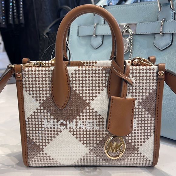 Michael Kors Mirella Extra-Small Logo Crossbody XBODY Shopper Bag
Luggage
NWT - Picture 2 of 16